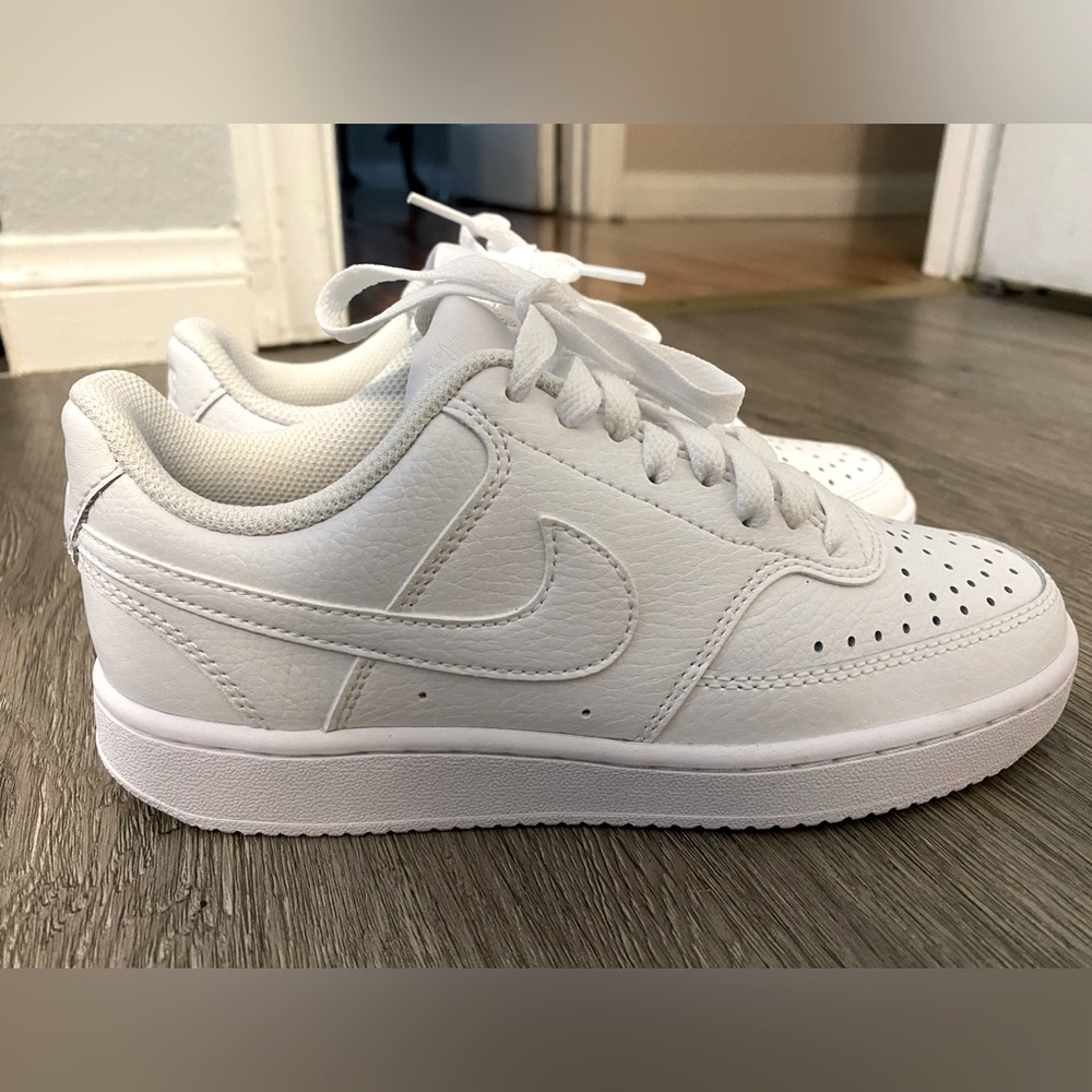 New Women Nike Court Vision Low Size 5.5